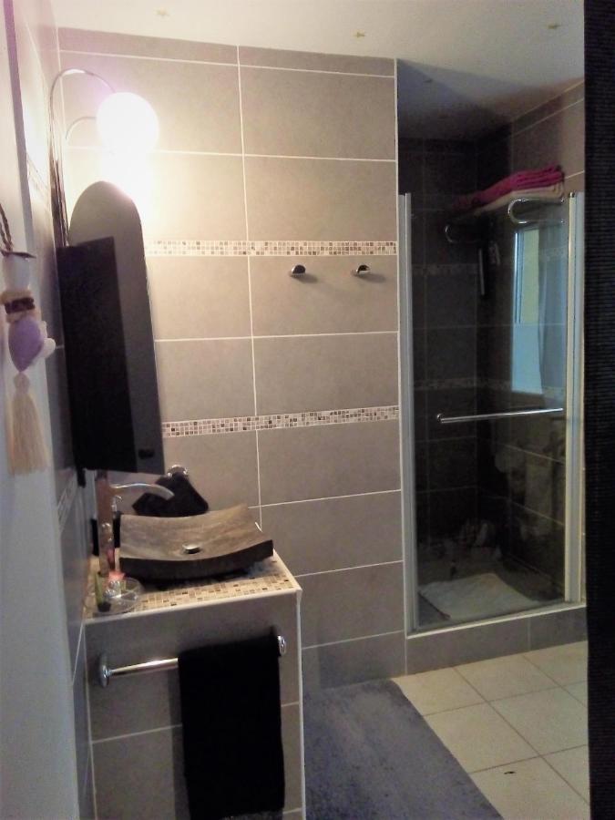 Les Coronilles Bed and Breakfast Beaucaire  Exteriör bild