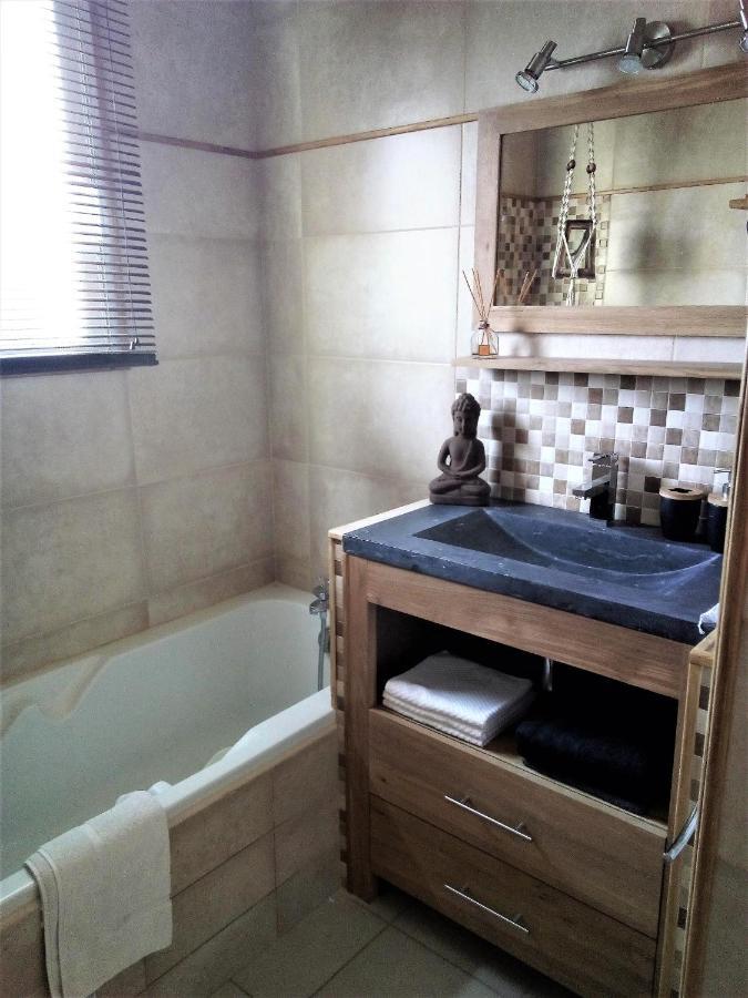 Les Coronilles Bed and Breakfast Beaucaire  Exteriör bild