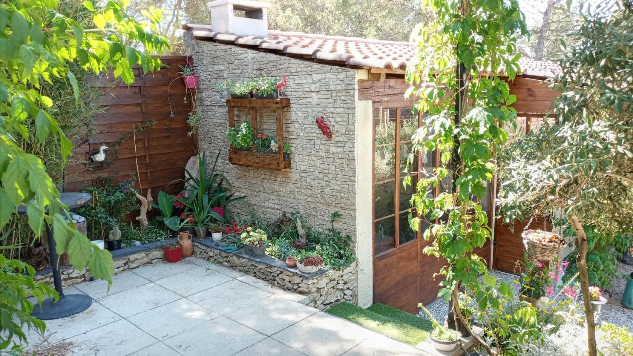 Les Coronilles Bed and Breakfast Beaucaire  Exteriör bild