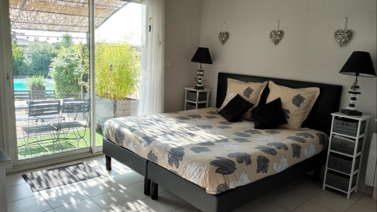 Les Coronilles Bed and Breakfast Beaucaire  Exteriör bild