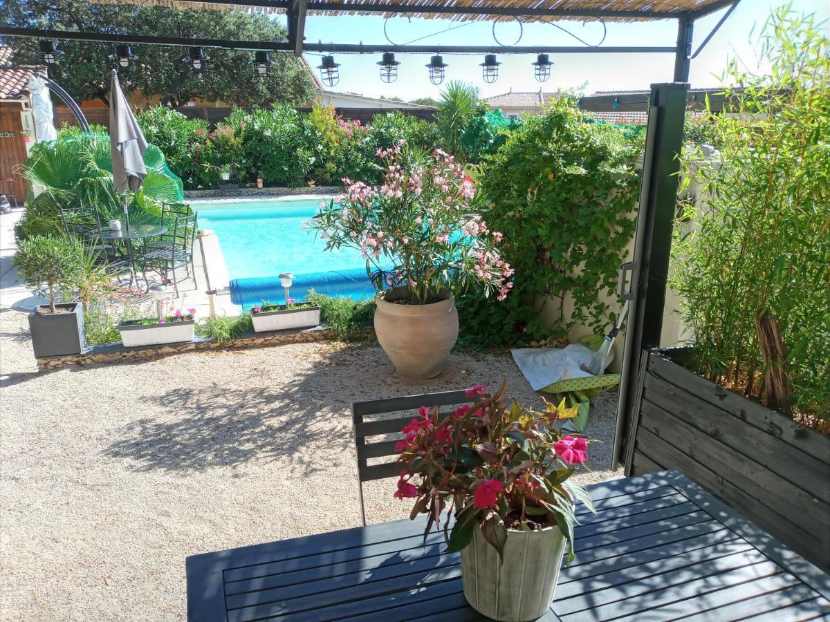 Les Coronilles Bed and Breakfast Beaucaire  Exteriör bild