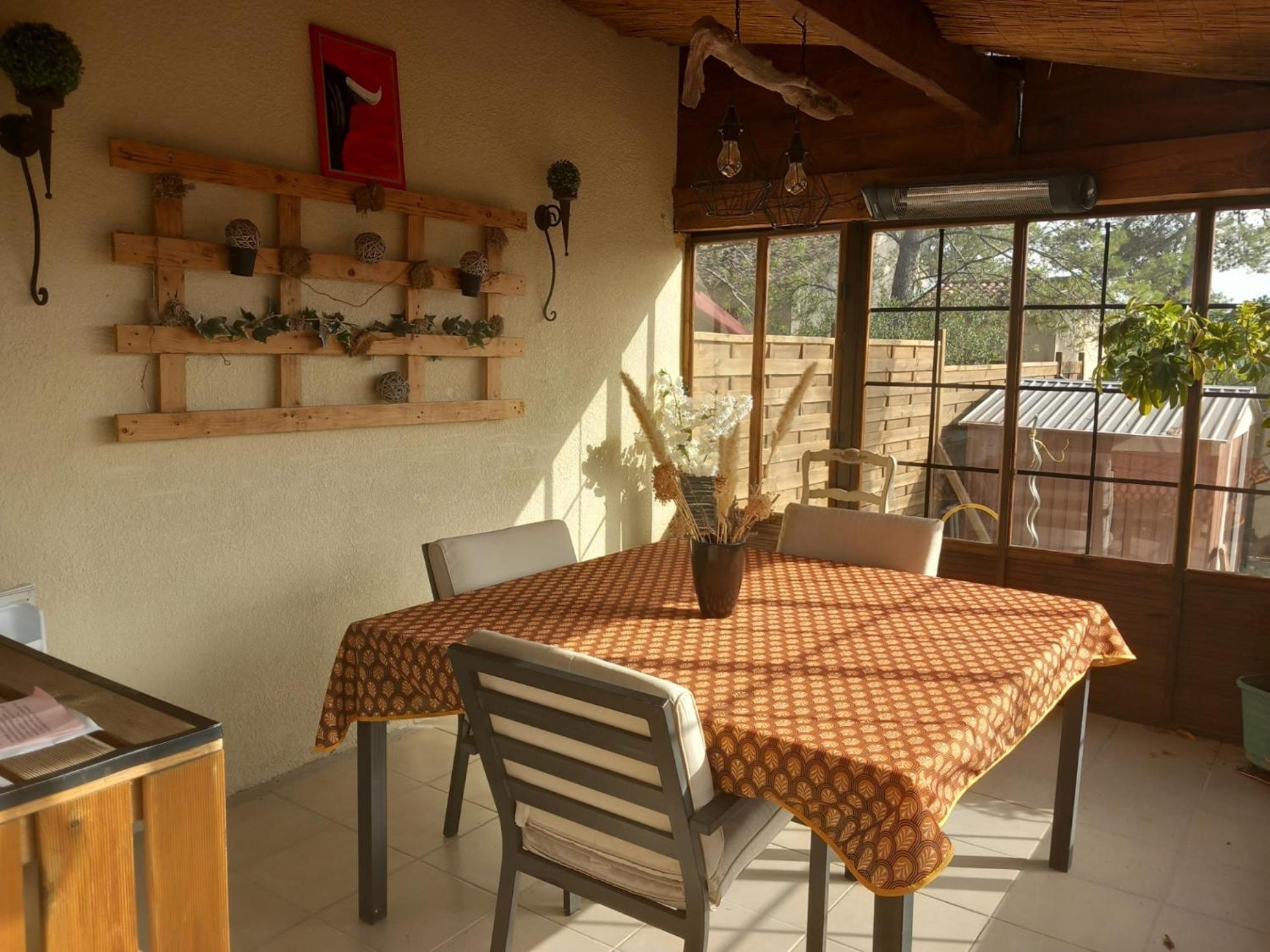 Les Coronilles Bed and Breakfast Beaucaire  Exteriör bild