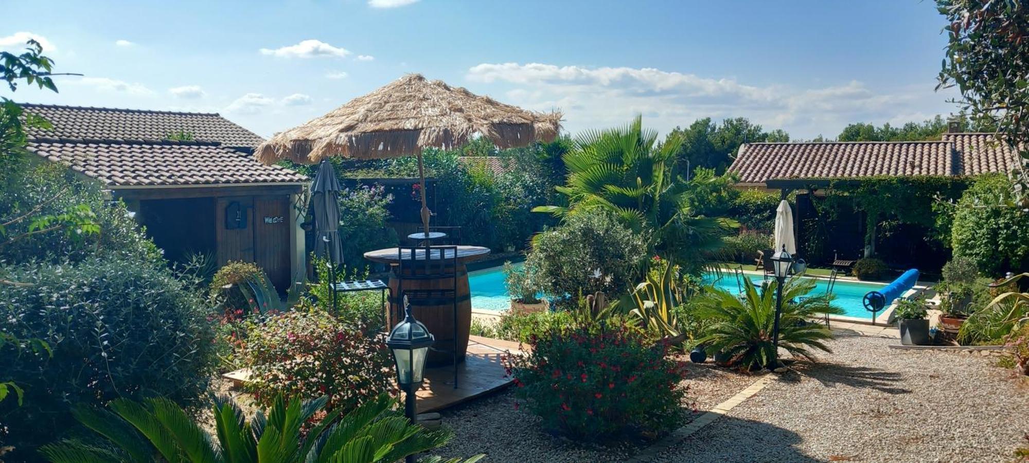 Les Coronilles Bed and Breakfast Beaucaire  Exteriör bild